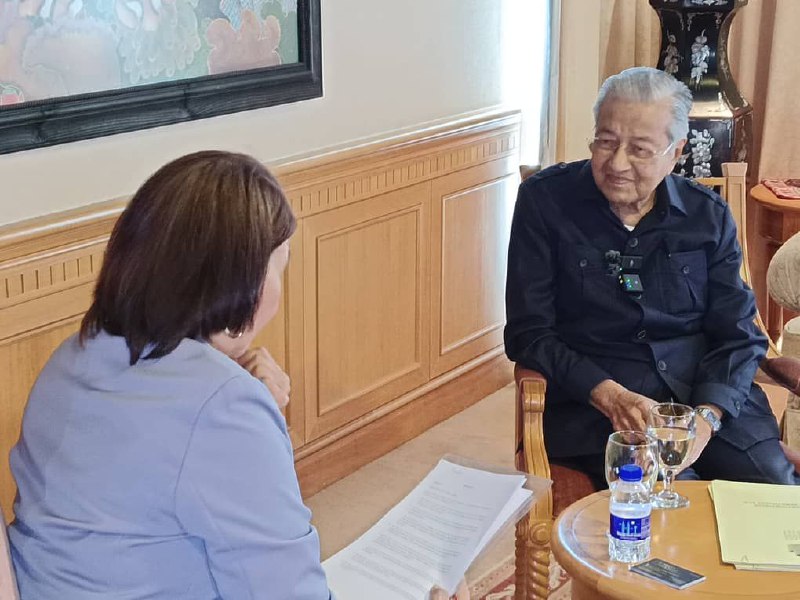 Mahathir Mohamad reflecting on his political journey