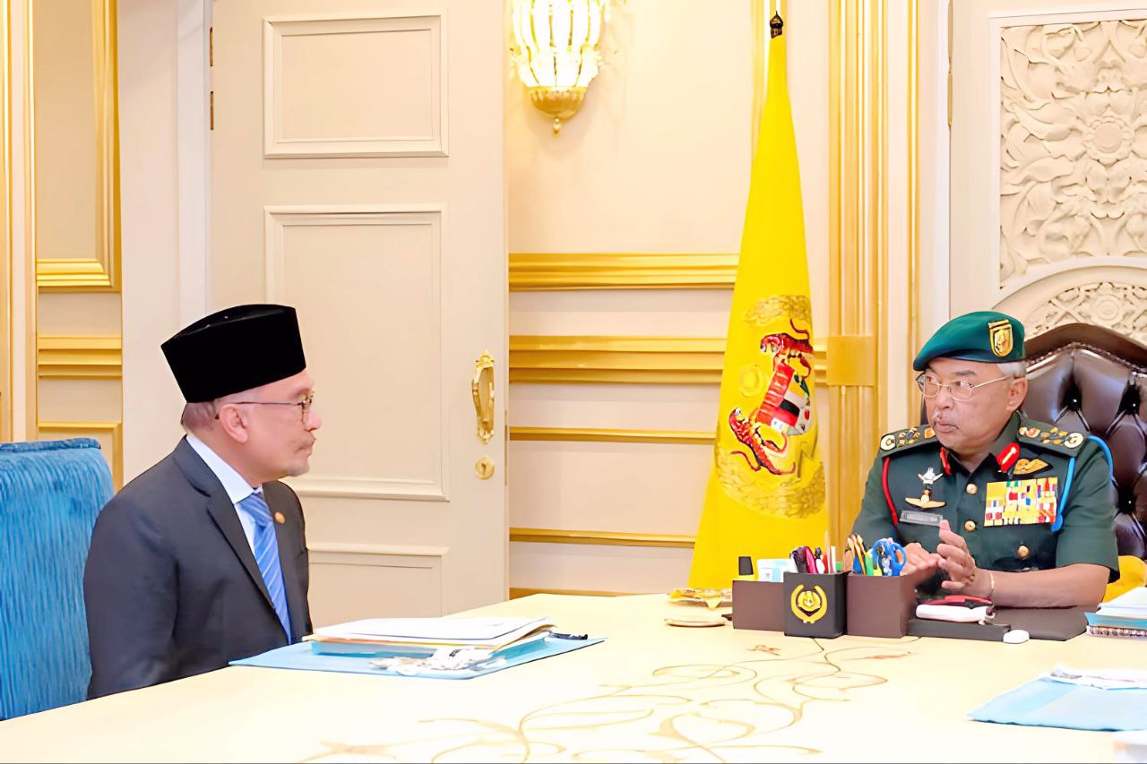 Anwar Ibrahim meets Yang di-Pertuan Agong in a significant national affairs discussion.