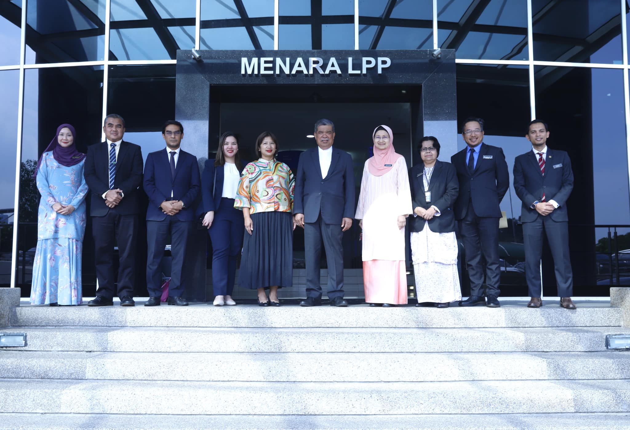 Malaysia and Philippines representatives discussing agricultural cooperation